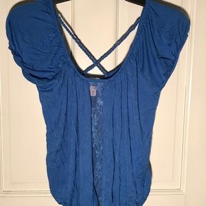 👚BONGO Top w/ Cute Back & Lace. Sky blue. Size S.